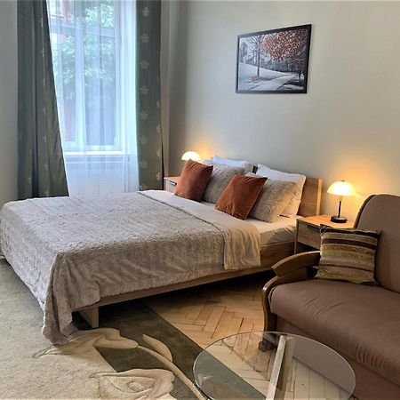 Glorious Apartment Near The Old City Lviv Extérieur photo