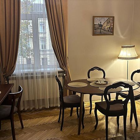 Glorious Apartment Near The Old City Lviv Extérieur photo