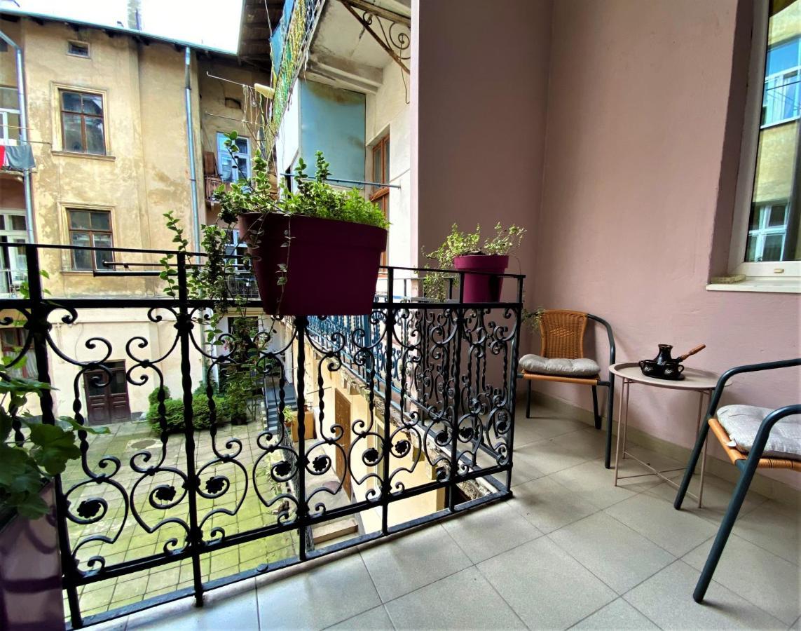 Glorious Apartment Near The Old City Lviv Extérieur photo