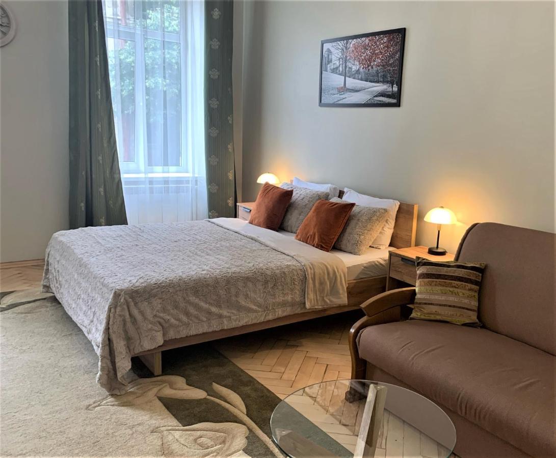 Glorious Apartment Near The Old City Lviv Extérieur photo