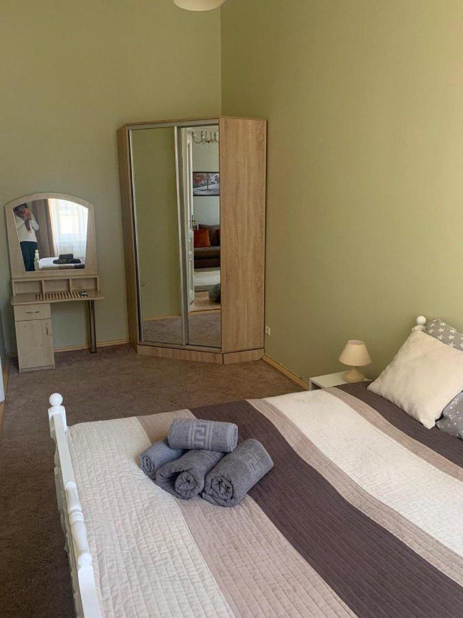 Glorious Apartment Near The Old City Lviv Extérieur photo